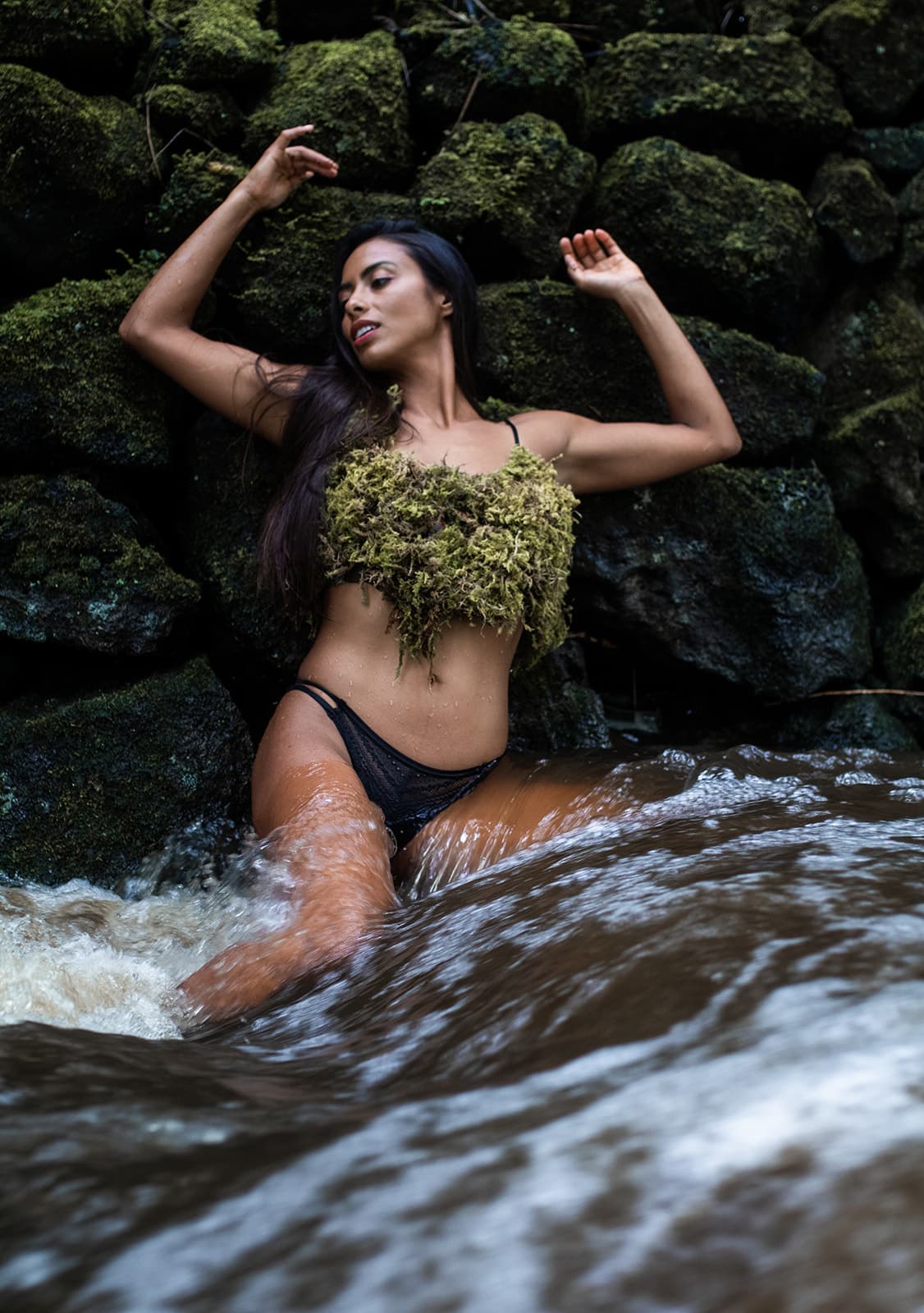 Best portrait photographer in Oahu for romantic engagement photos